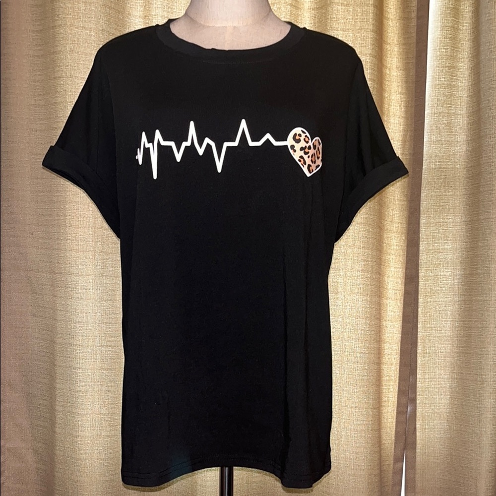 Black T-Shirt with Heartbeat and Leopard Heart Women’s XXL NWOT